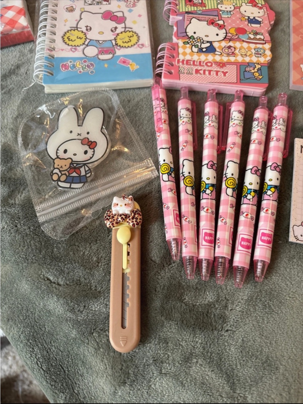 Hello Kitty Bundle! - Picture 2 of 9